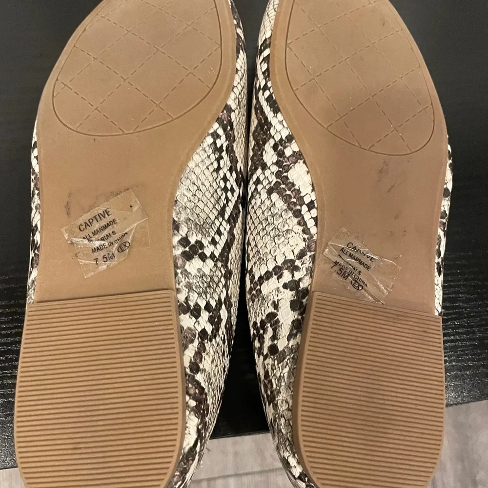 Pop Women's Snake-Print Ballet Flats in Black & White size 7.5